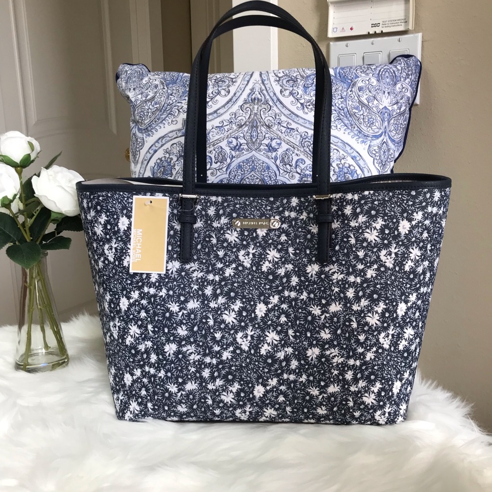 NWT Michael Kors Large Jet Set Travel Tote $298